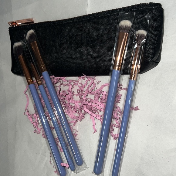 Luxie 5 pcs Makeup Brushes with Case - Picture 2 of 11